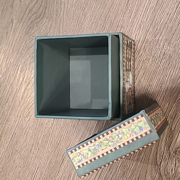 Bobs Primitive Box - Picture 3 of 3